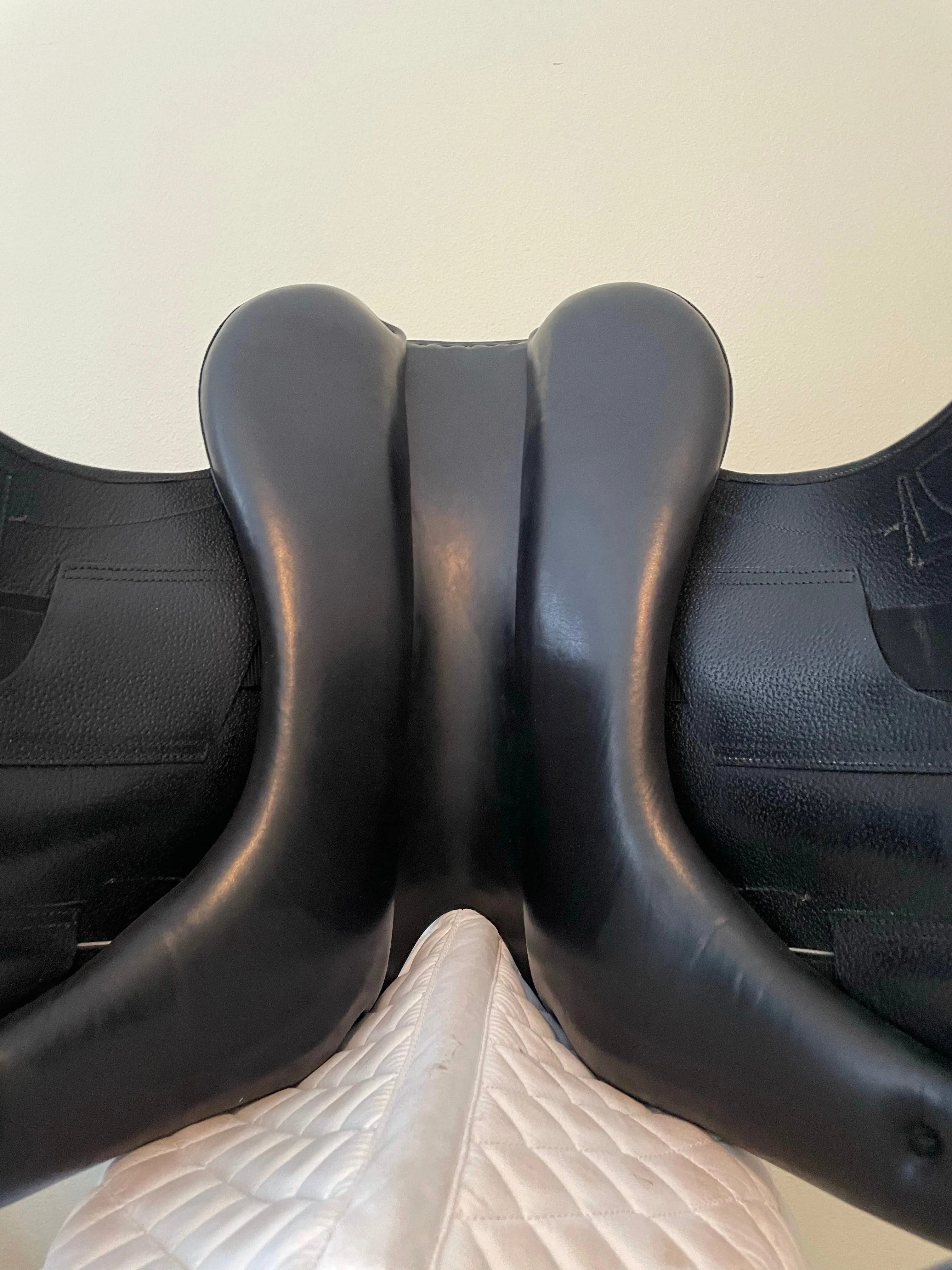 17.5 - 2019 Childeric DHE Dressage, 1 (Short) Flap, 4.75” Tree, Calf