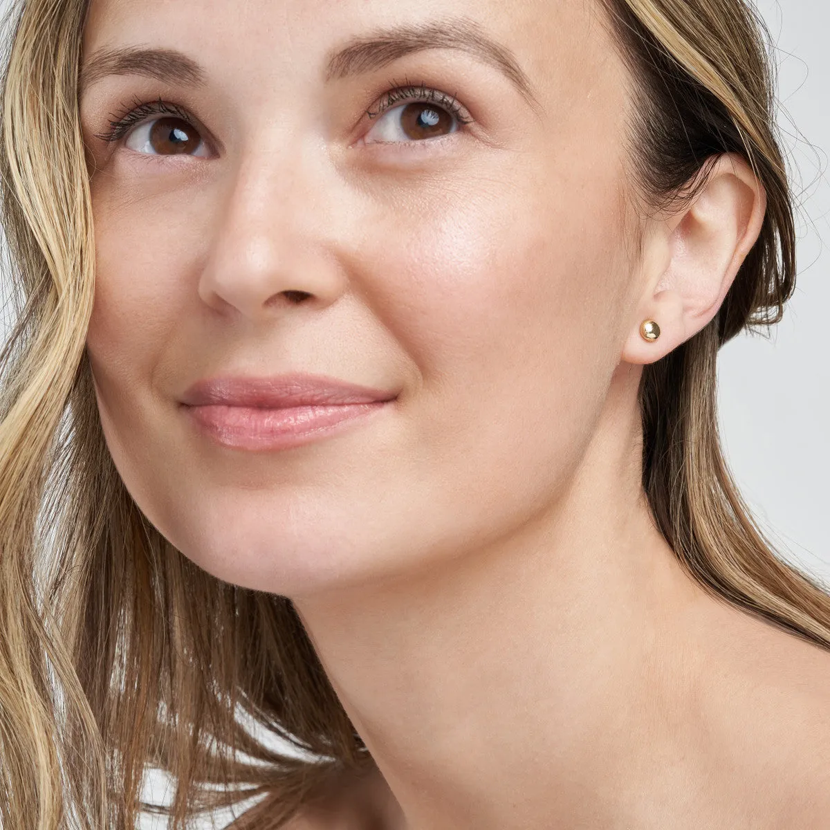 5.5mm Flat Round Pebble Stud Earrings
