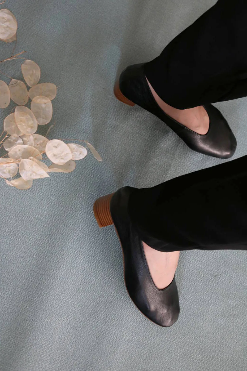 Ana Midheel Pumps-sold out