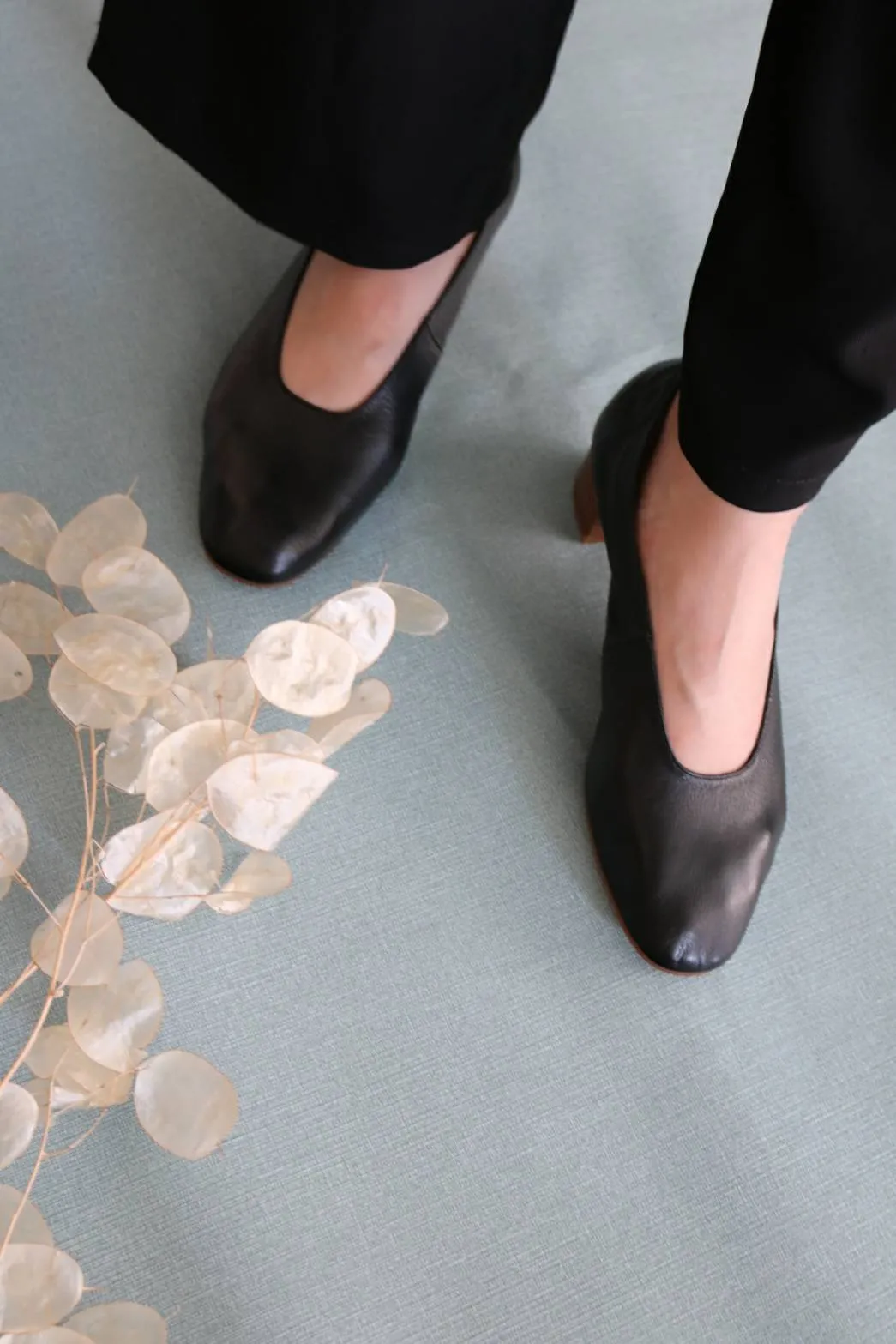 Ana Midheel Pumps-sold out