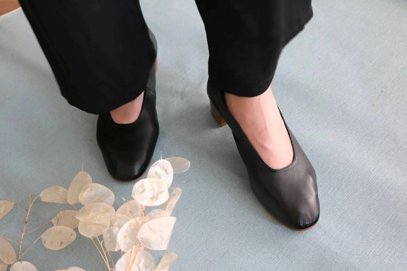 Ana Midheel Pumps-sold out