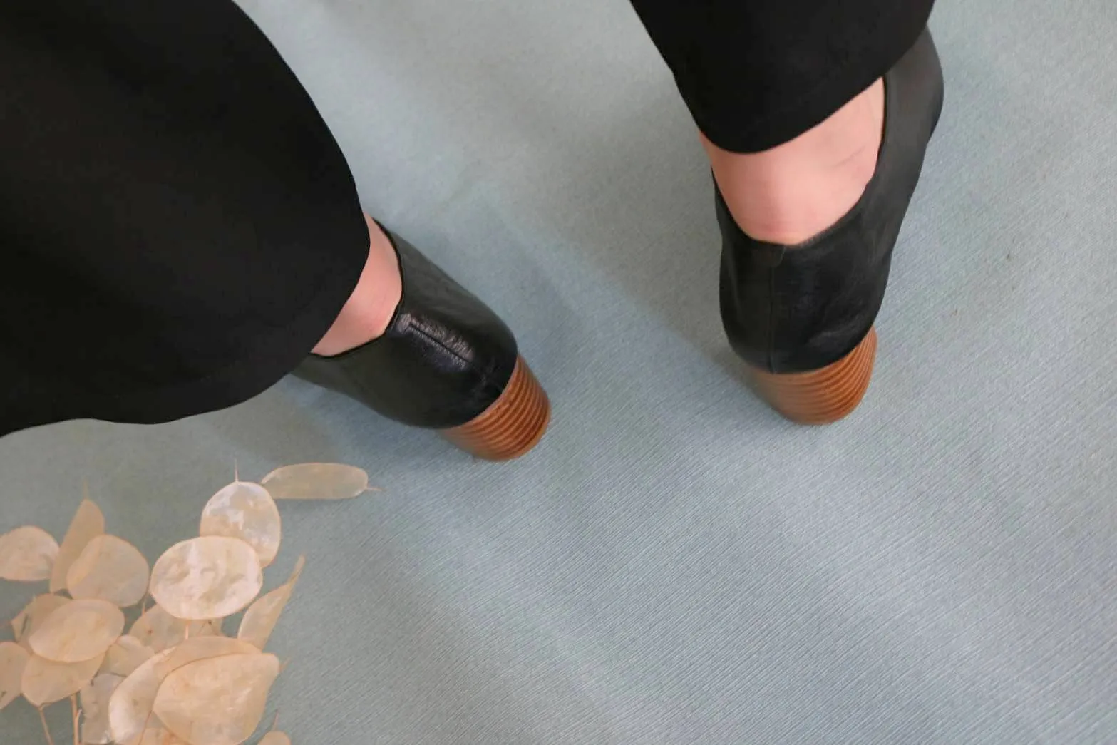 Ana Midheel Pumps-sold out