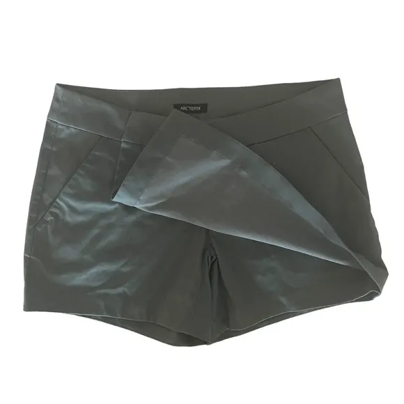 Arc'teryx A2B Skort in Boxcar Green Size 10 NWOT