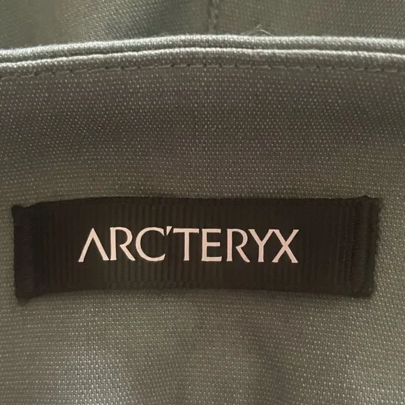 Arc'teryx A2B Skort in Boxcar Green Size 10 NWOT