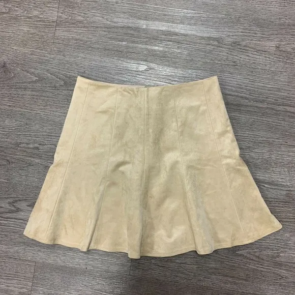 BCBG Maxazria Nicky Light Khaki Faux Suede Skirt Women's Size XS Back Zip Lined