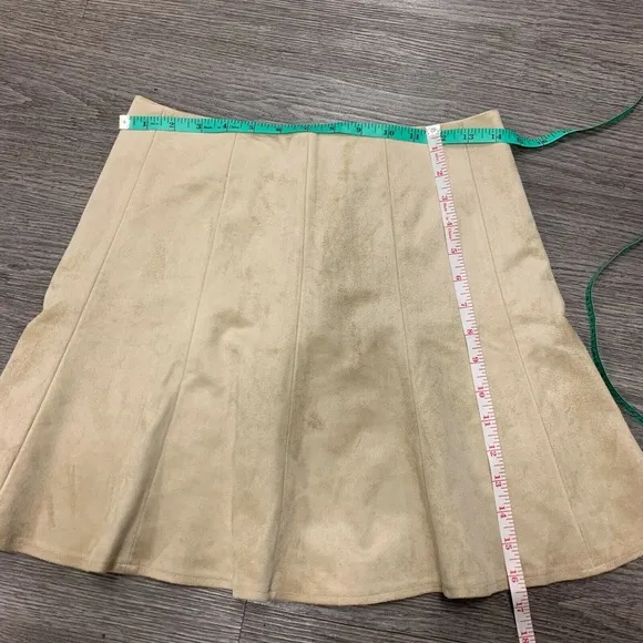 BCBG Maxazria Nicky Light Khaki Faux Suede Skirt Women's Size XS Back Zip Lined