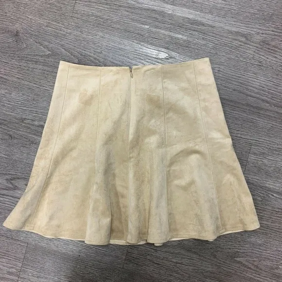 BCBG Maxazria Nicky Light Khaki Faux Suede Skirt Women's Size XS Back Zip Lined