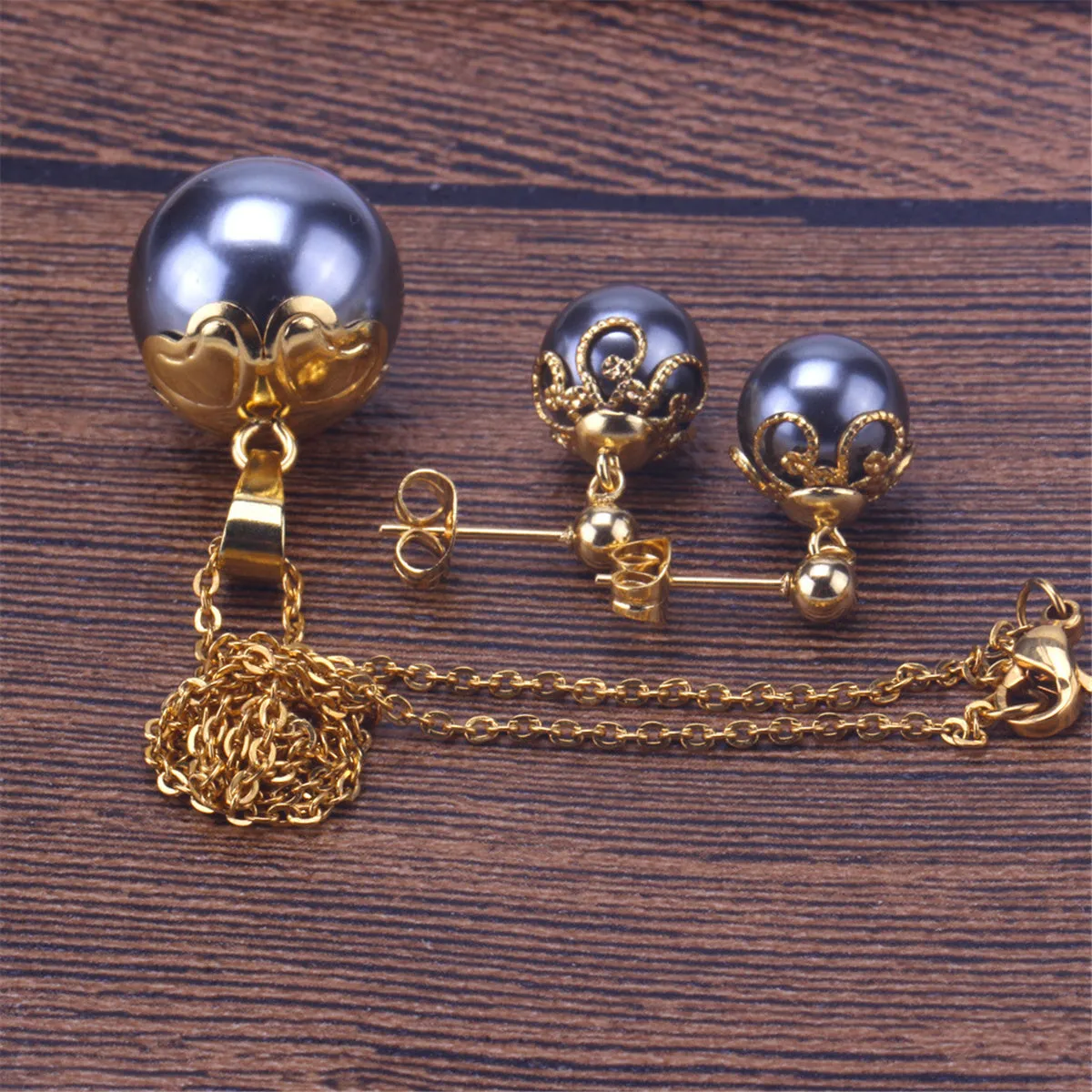 Black Pearl & 18K Gold-Plated Pendant Necklace & Stud Earrings