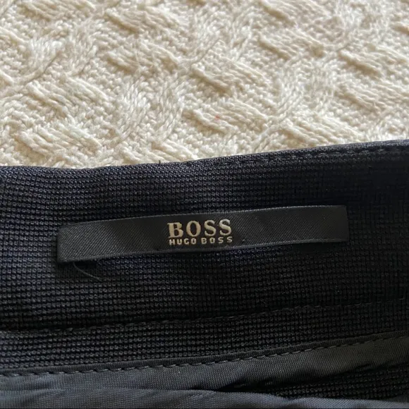 Boss Hugo Boss  Skirt Size 2 Knee Length Black