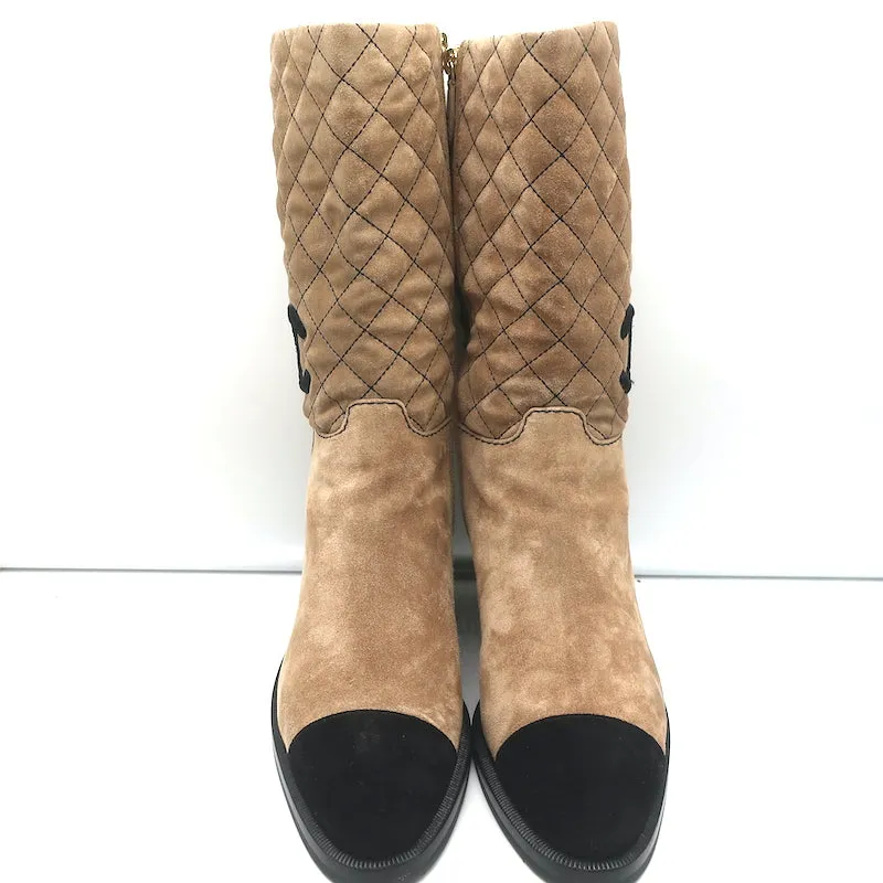 Chanel 21K CC Embroidered Cap Toe Boots Tan Quilted Suede Size 38.5