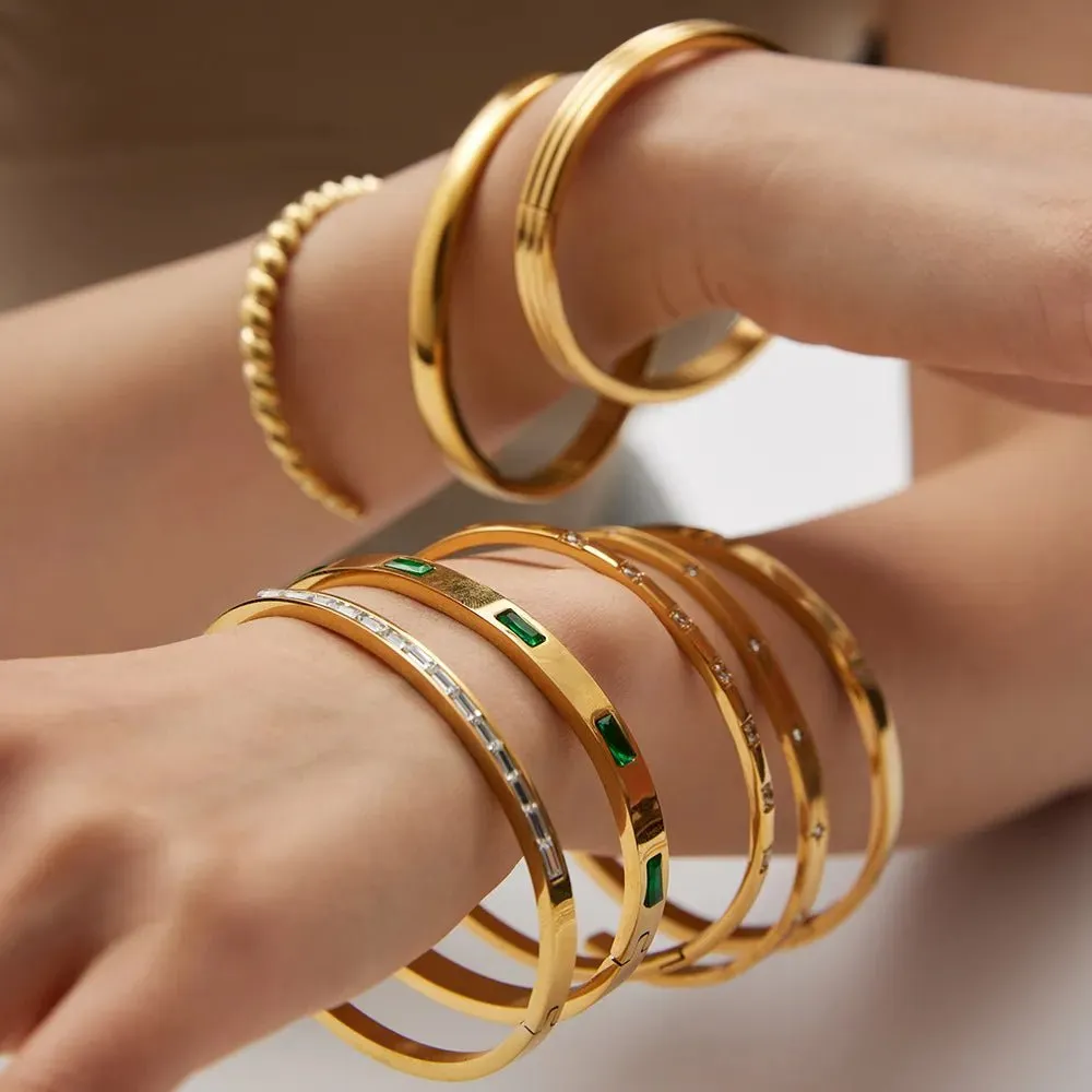 Classic Women's Bangle with Diamond Inlay