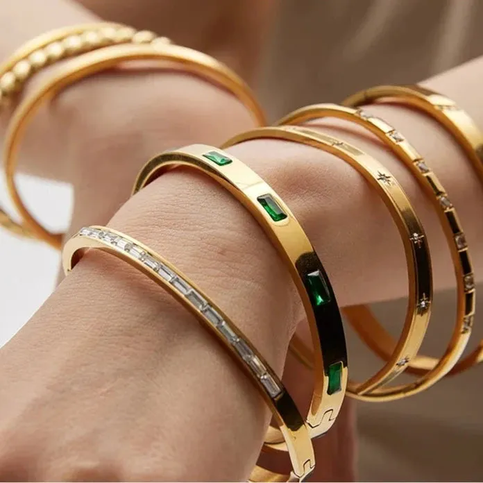 Classic Women's Bangle with Diamond Inlay