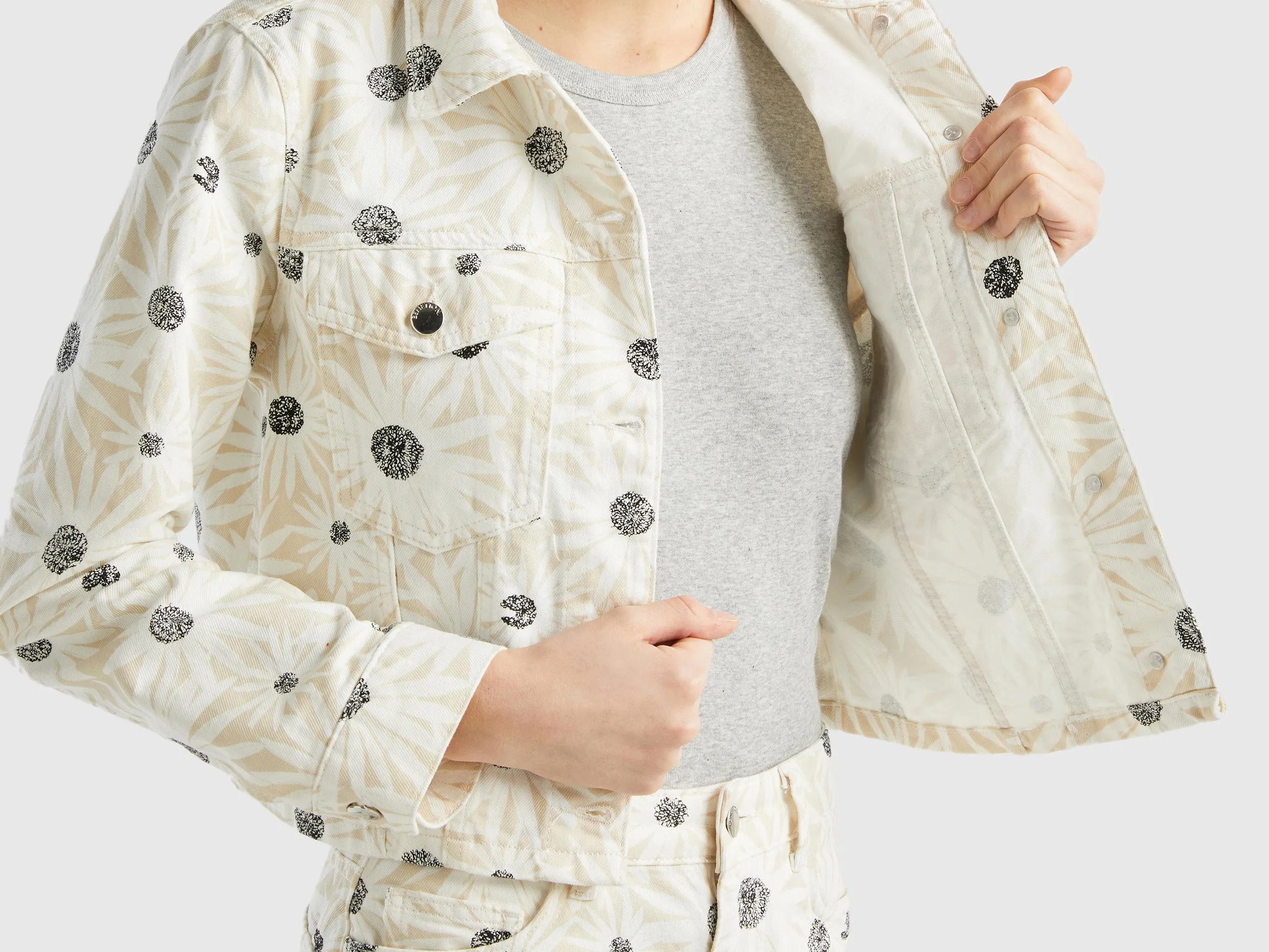 Collared Neck Printed Jacket