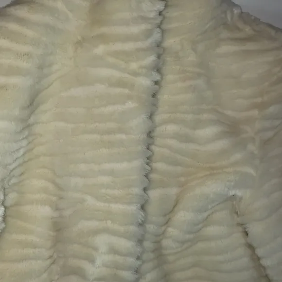Cream Faux Fur Textured Hooded Jacket Sz Small Button Up Lined Cozy Winter Coat