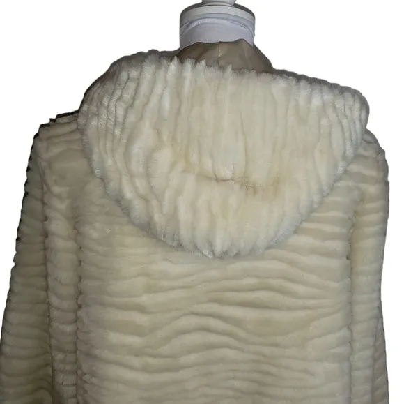 Cream Faux Fur Textured Hooded Jacket Sz Small Button Up Lined Cozy Winter Coat