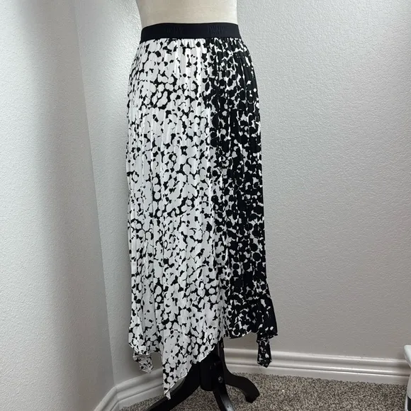 DKNY Pull-On Asymmetrical Printed Black &amp; White Color-Block Skirt Size Large NWT