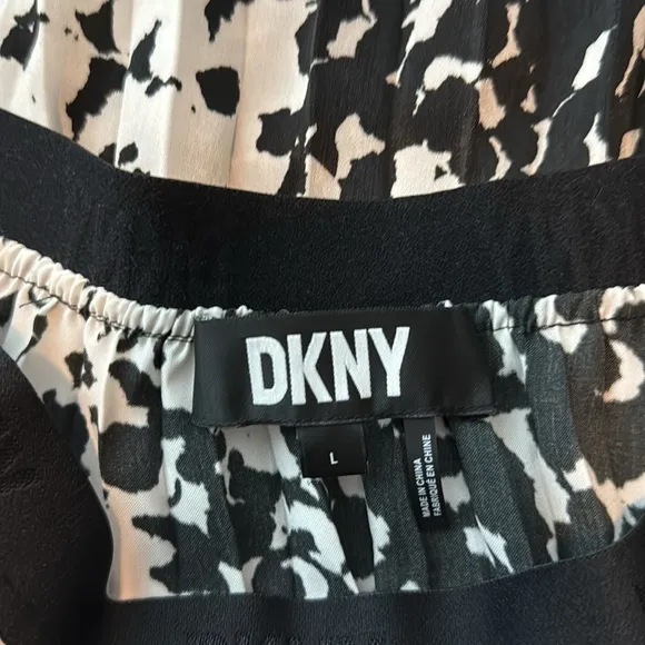 DKNY Pull-On Asymmetrical Printed Black &amp; White Color-Block Skirt Size Large NWT