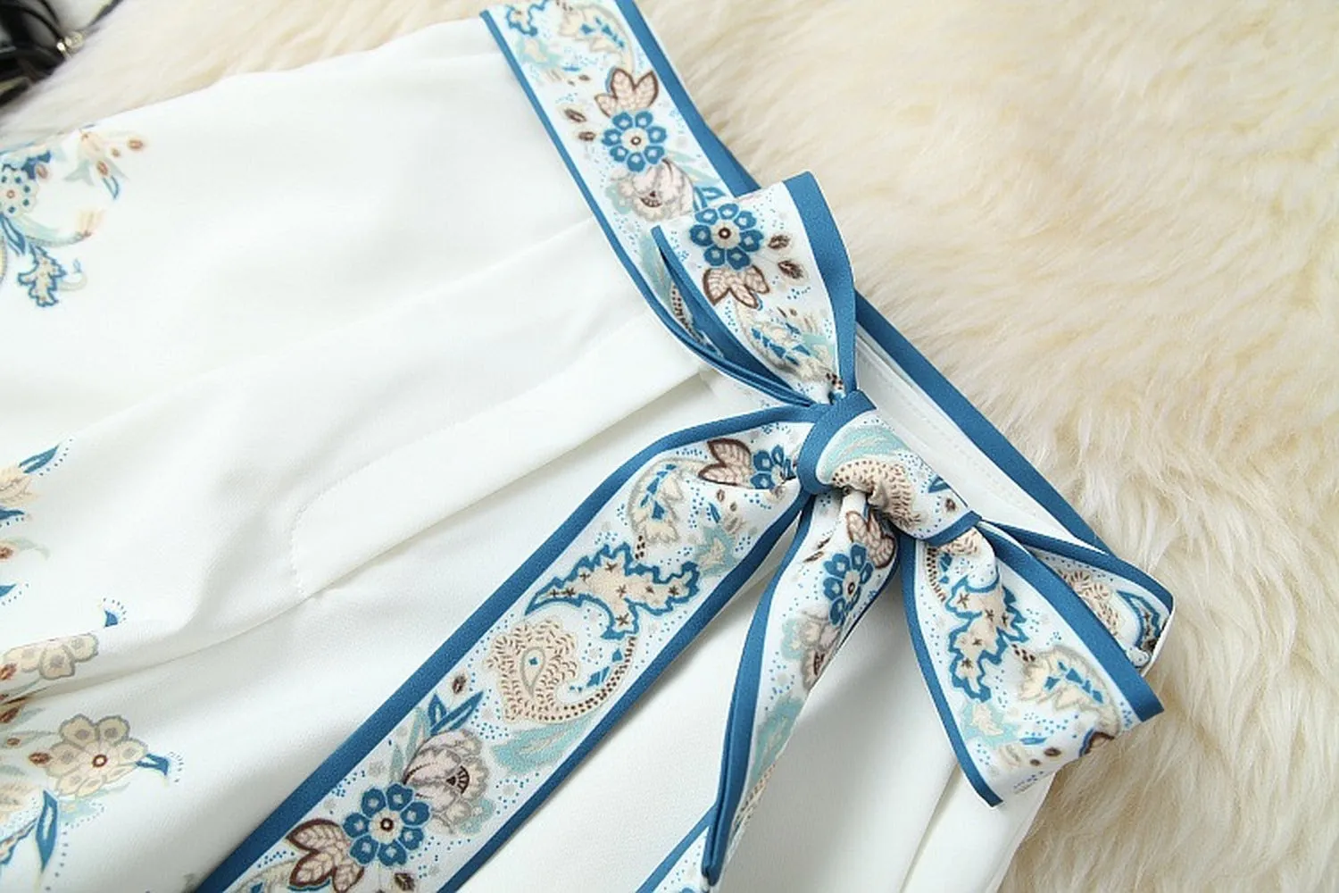Elegant Floral Print Lantern Sleeve Shirt Belt Shorts Two-piece Set