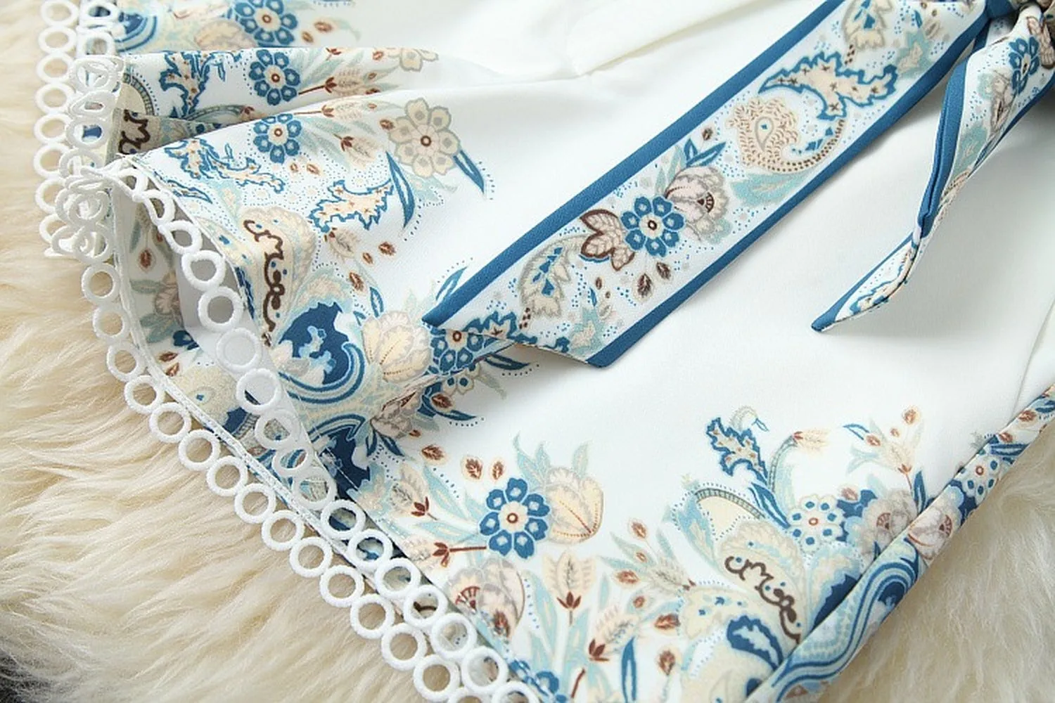 Elegant Floral Print Lantern Sleeve Shirt Belt Shorts Two-piece Set