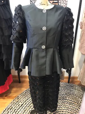 Elegant two piece suit with puffed Bishop sleeves