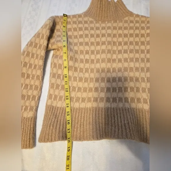 Everlane Cloud Checkered Turtleneck Women's Side S Color Cream/Light Brown