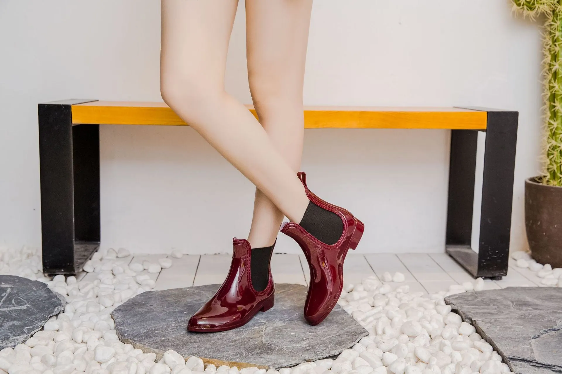 Fashion Women's Casual Rain Shoes Lady Martin Rain Foot Water Shoes Short Tube Rubber Shoes U-shape