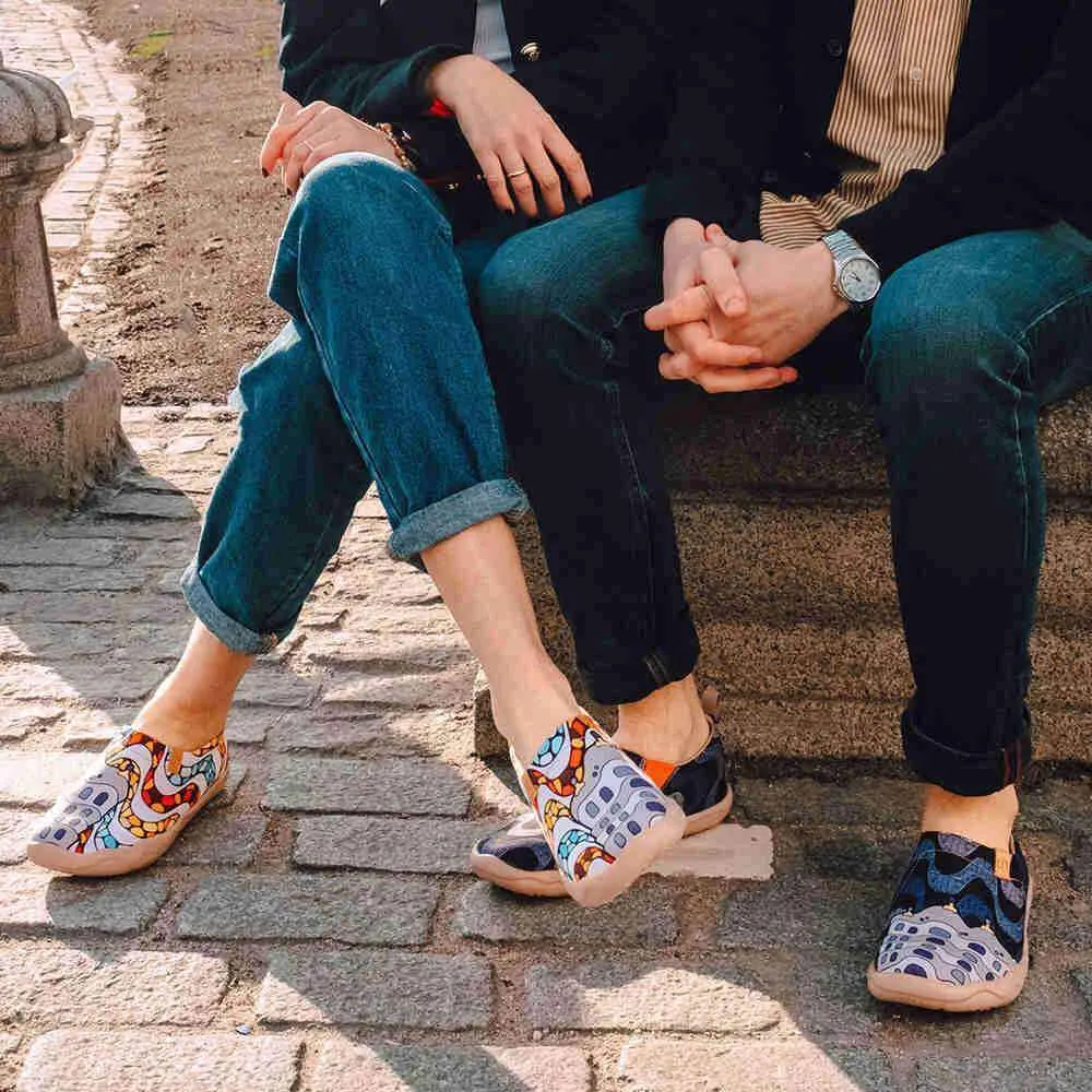 LA PEDRERA Women Canvas Art Painted Shoes