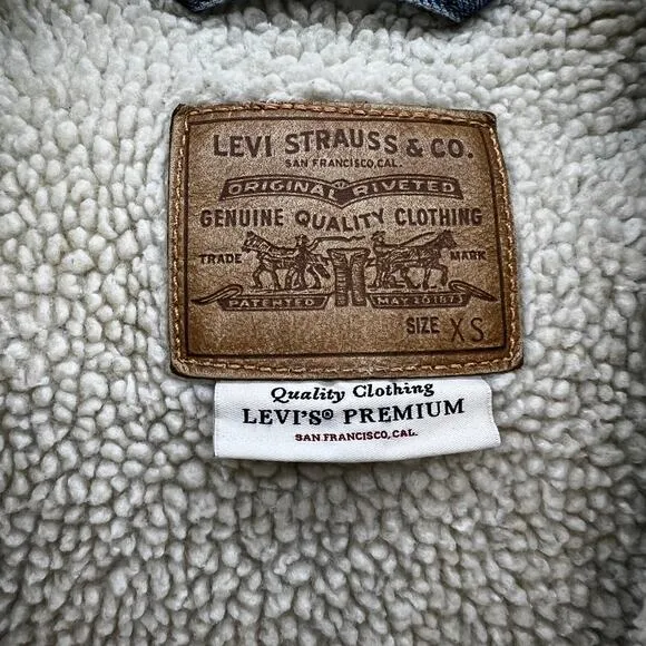 Levi's Denim Jacket Women's XS Light Blue Sherpa Lined Vintage Classic 80s Style