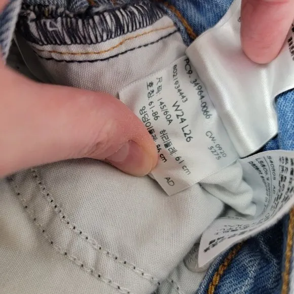 Levis Wedgie Straight High Rise revolve Ankle fit Jeans Distressed Size 24