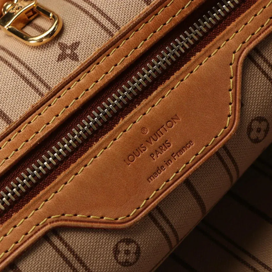 Louis Vuitton Neverfull MM in Monogram Canvas