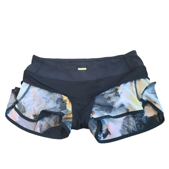 Lululemon Speed Shorts Citron Tinted women's size 6 Rare print
