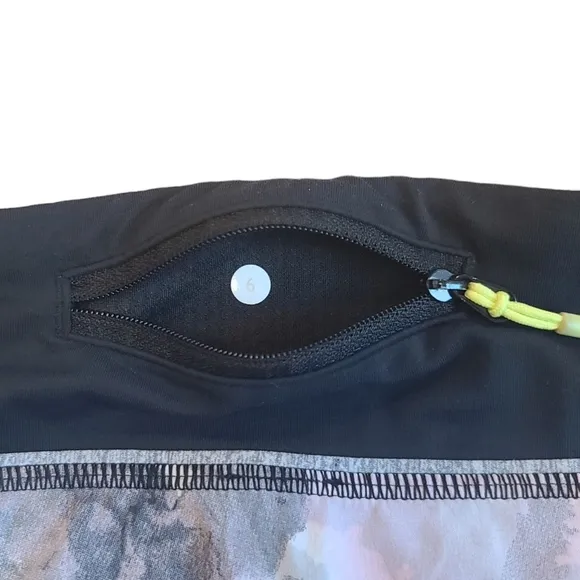 Lululemon Speed Shorts Citron Tinted women's size 6 Rare print