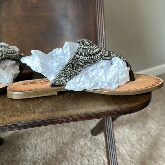 Naughty Monkey jeweled Sandal - Women's Shoes in Silver | Buckle size 6.5 GUC
