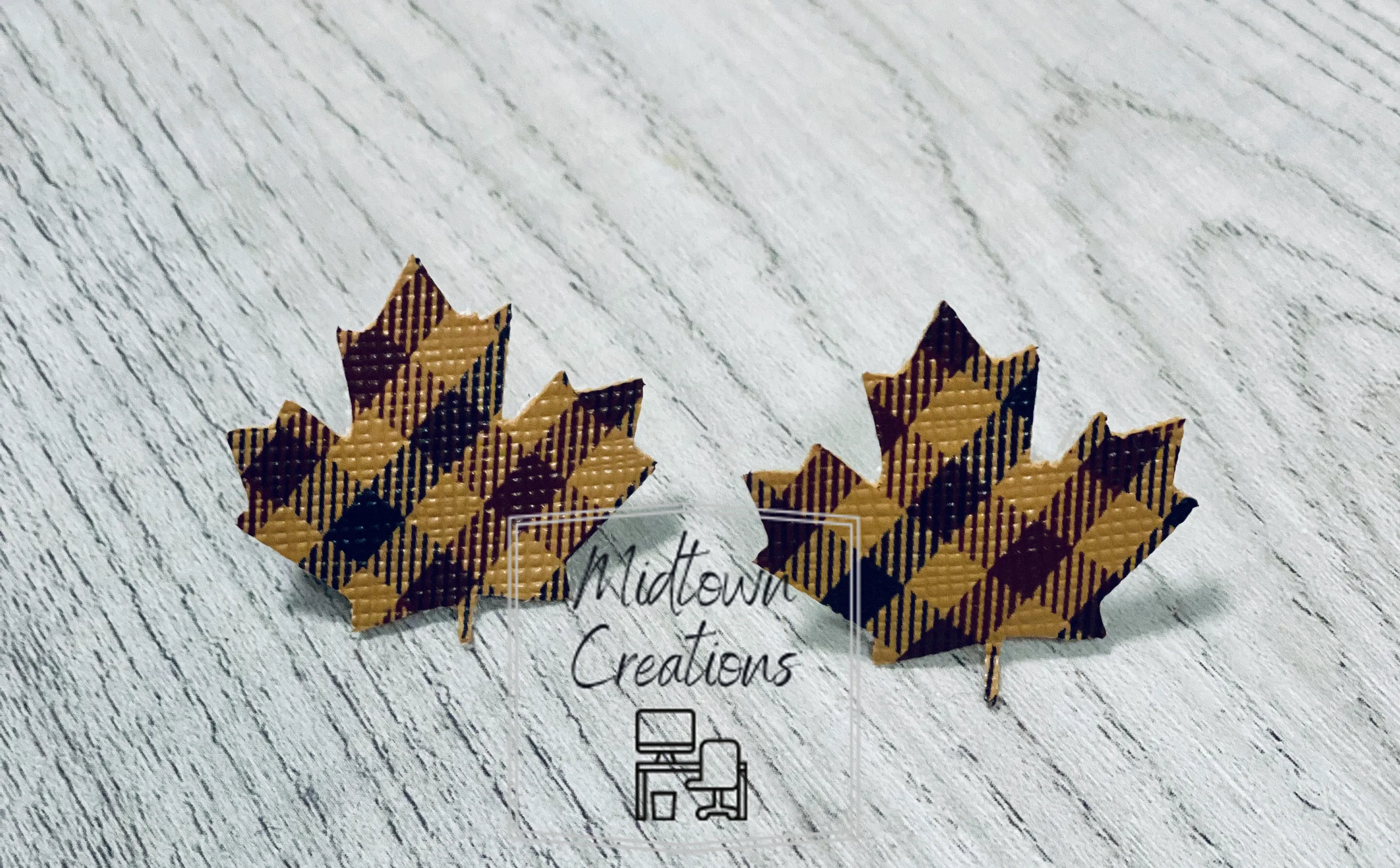 Single Layer Clip on Leaf Plaid Earrings