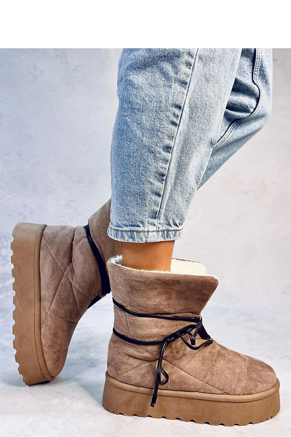 Snow boots