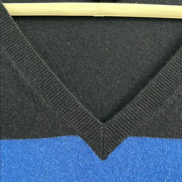 Talbots Women's Cashmere V-Neck Color Block Sweater in Bold Blue Colors. EUC