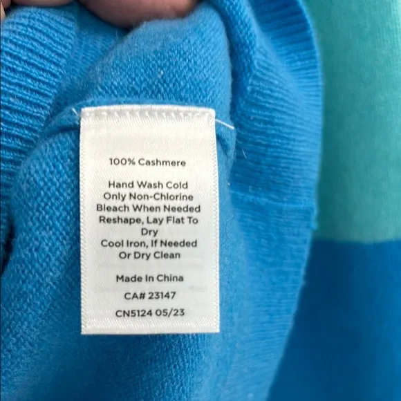 Talbots Women's Cashmere V-Neck Color Block Sweater in Bold Blue Colors. EUC