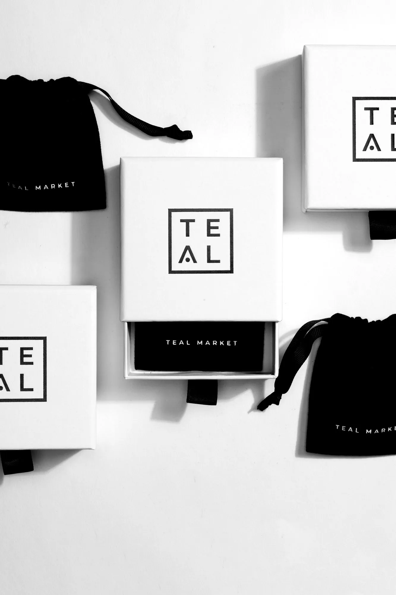 THE BLOCK NECKLACE