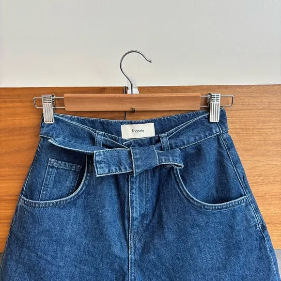 TRIARCHY ELIZA ORGANIC COTTON BELTED WIDE-LEG JEAN SHORTS MEDIUM INDIGO, SIZE 25