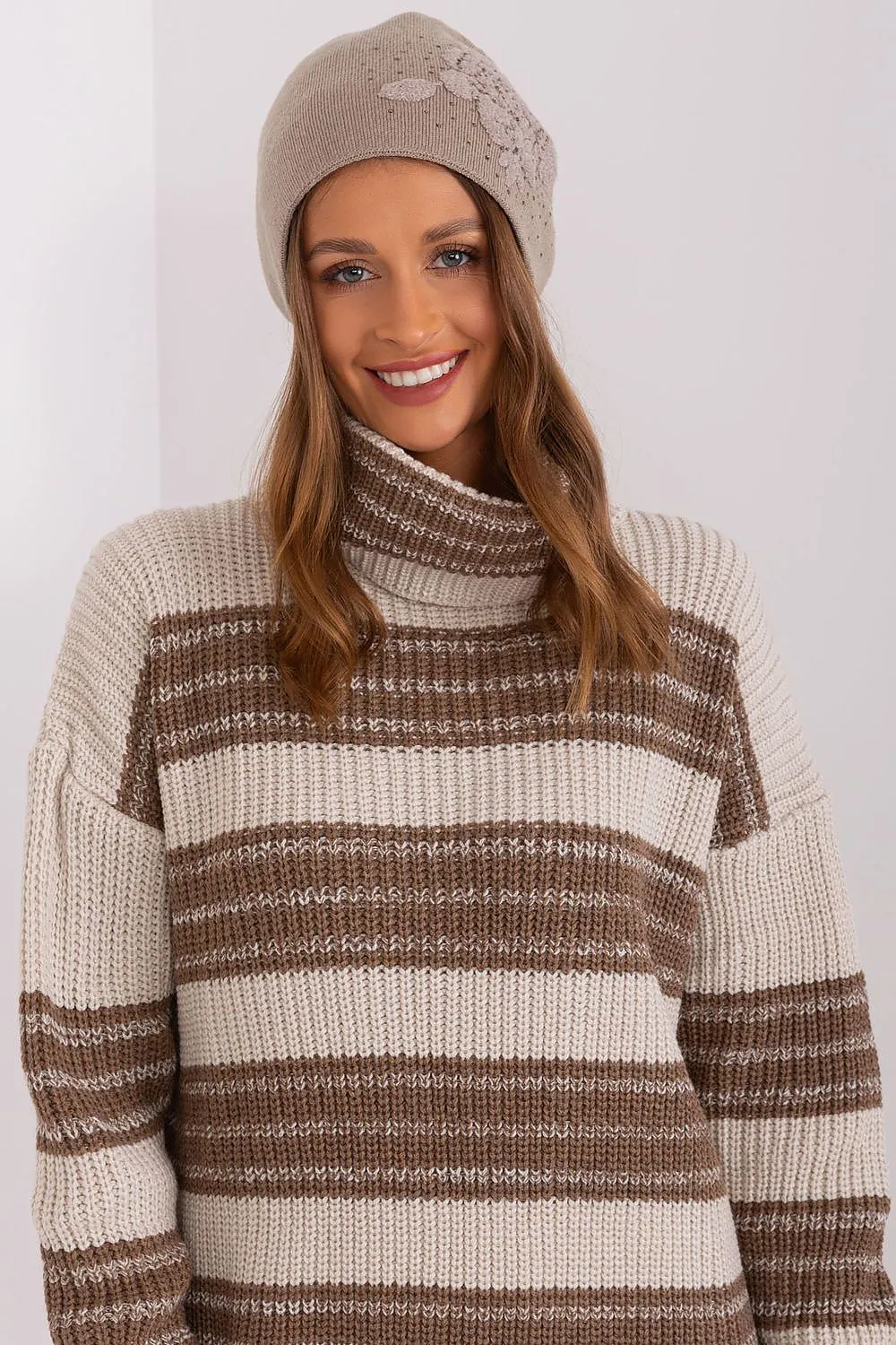 Women's beanie hat with cashmere