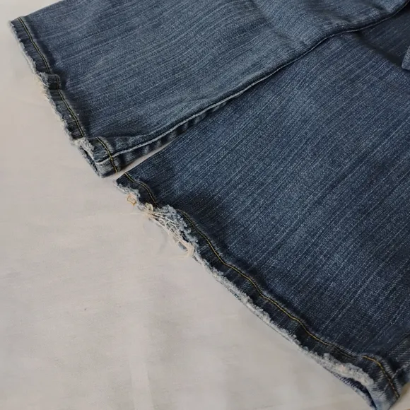 Women's Vintage Y2K Distressed Ripped Denim Flared Boot cut Medium Wash Jeans
